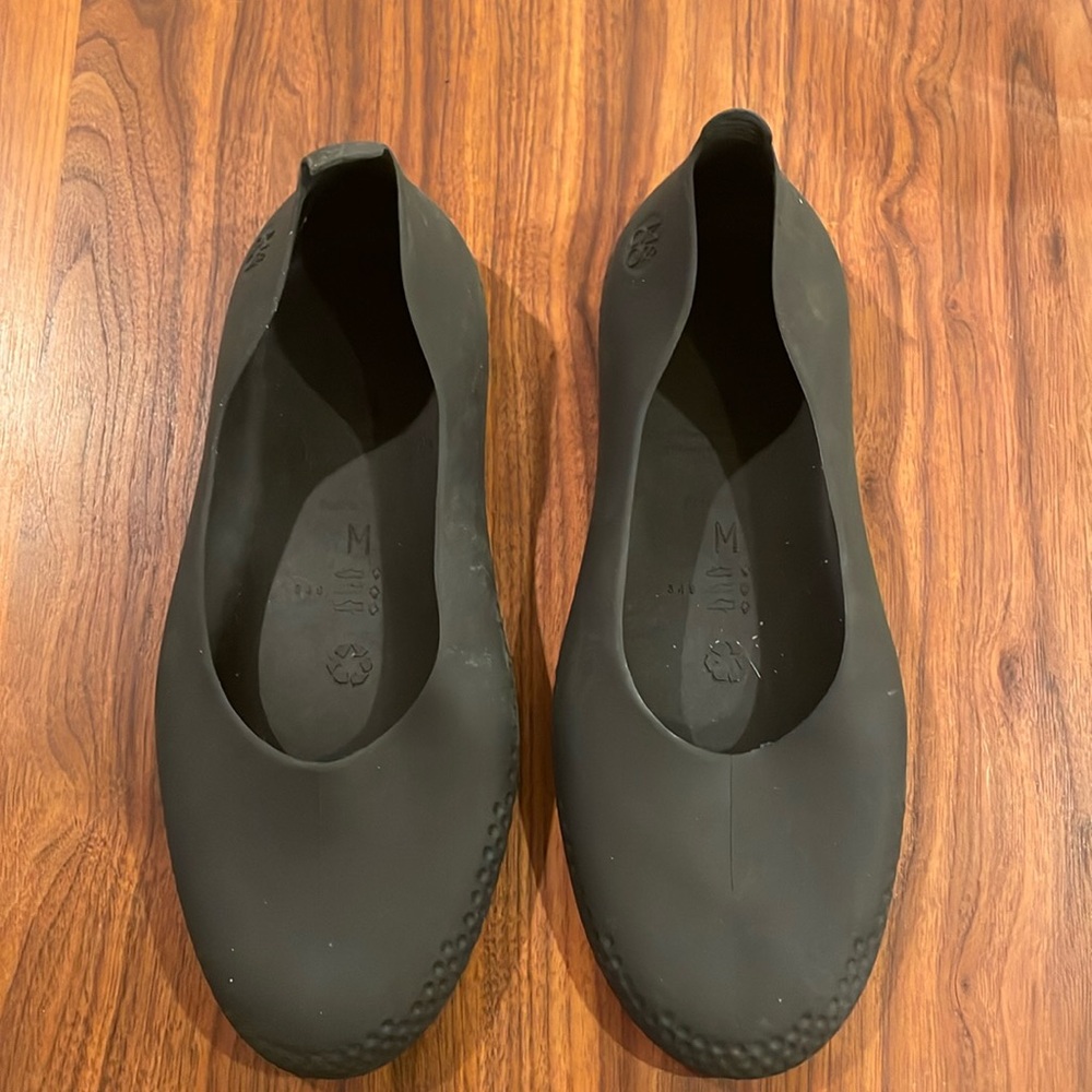 M & Co men’s shoe Rubbers size Medium, new